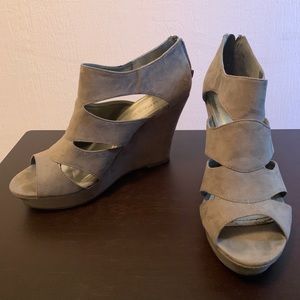Woman’s Wedge sandals